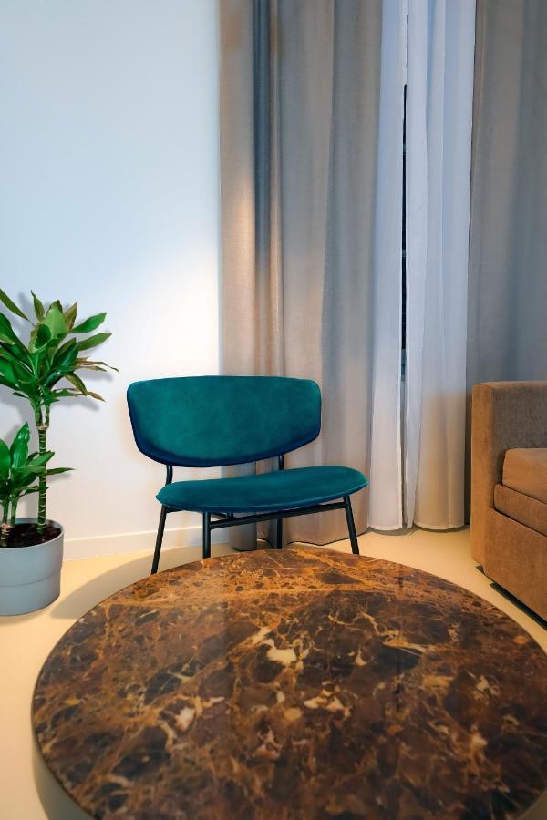 Bergamo Inn 21 Экстерьер фото A chair
