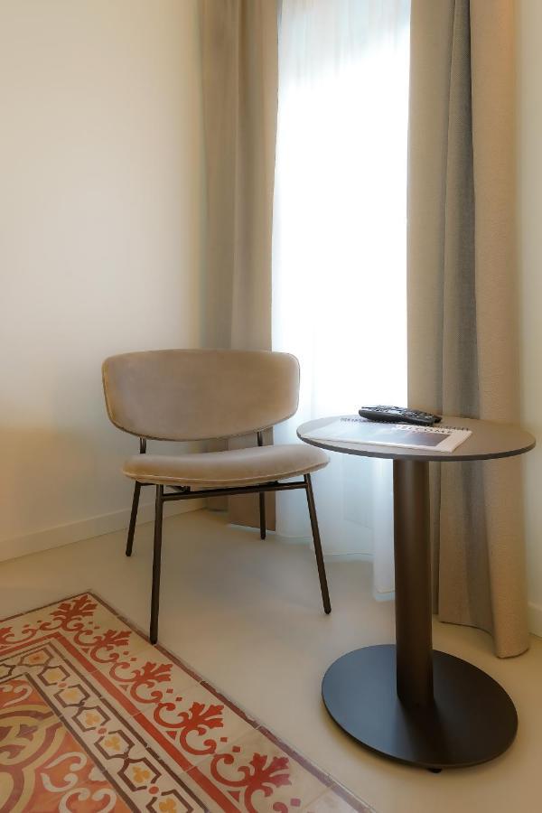 Bergamo Inn 21 Экстерьер фото A chair
