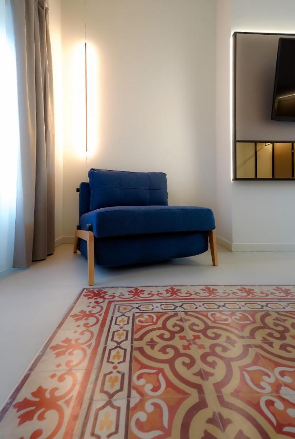 Bergamo Inn 21 Экстерьер фото A sofa bed