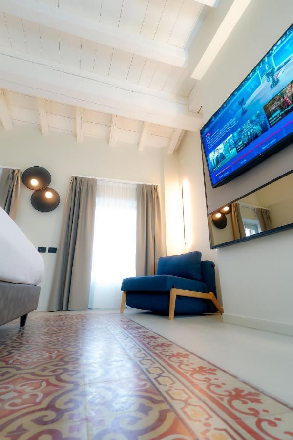 Bergamo Inn 21 Экстерьер фото A room at the hotel