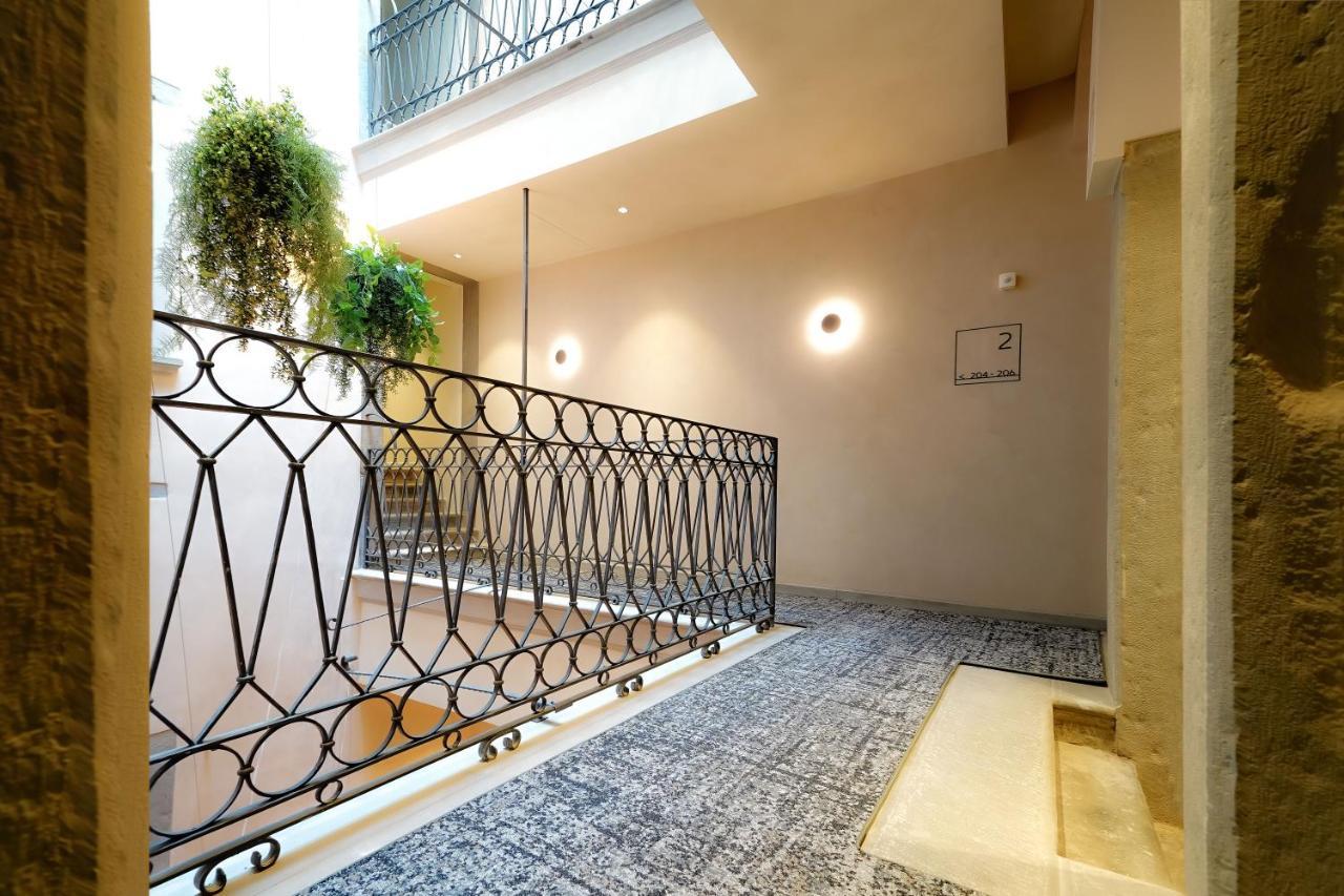 Bergamo Inn 21 Экстерьер фото Interior of the hotel