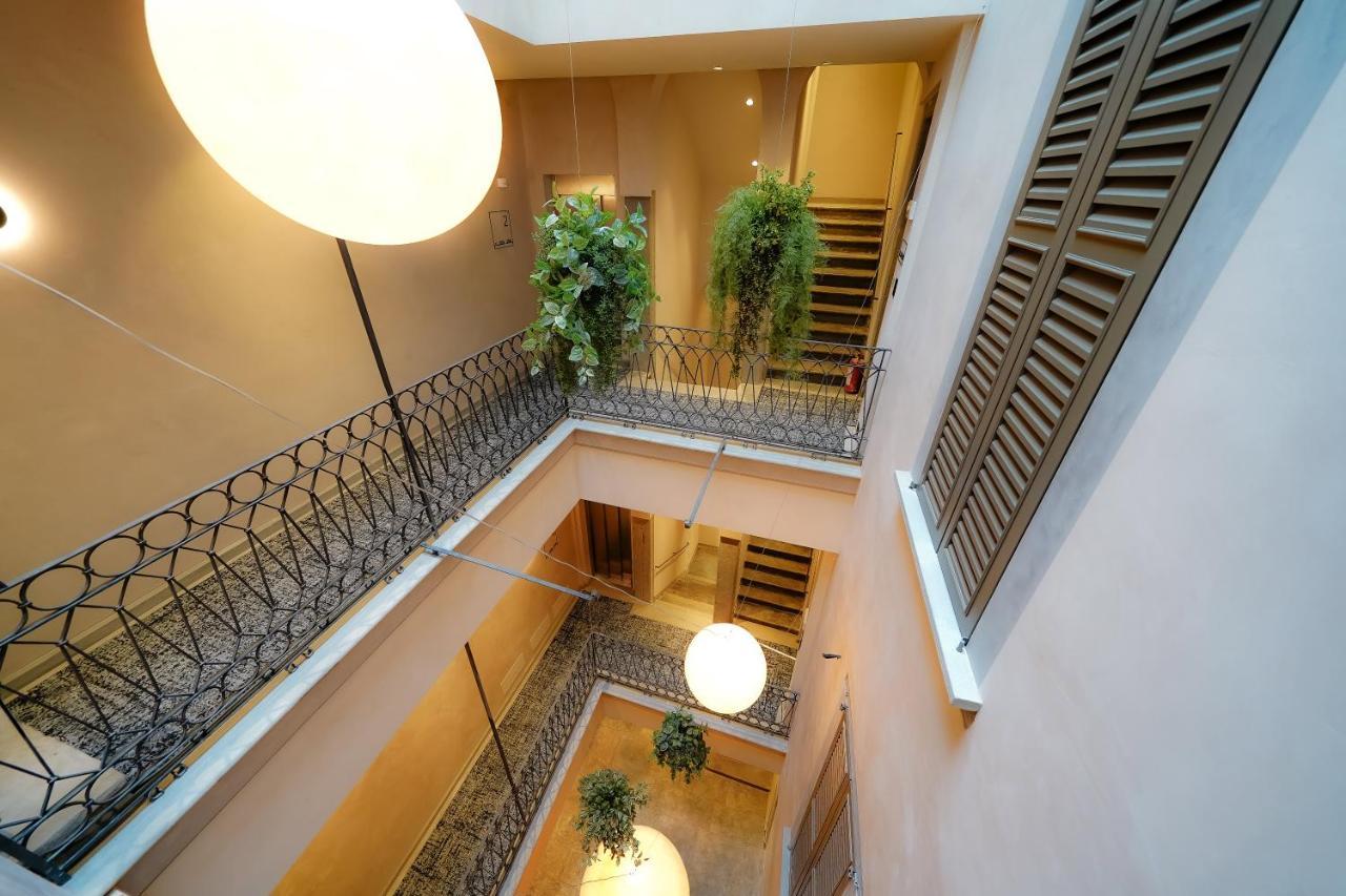 Bergamo Inn 21 Экстерьер фото Interior of the hotel