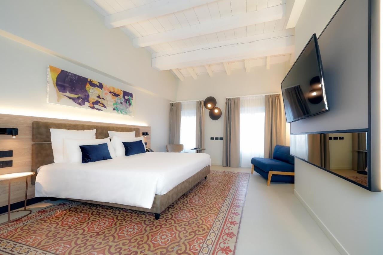 Bergamo Inn 21 Экстерьер фото Deluxe Room